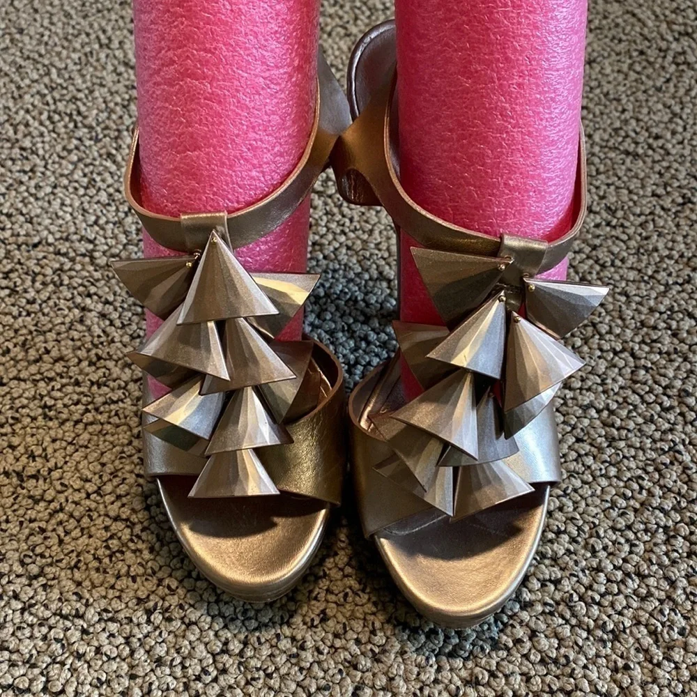 Casadei Heeled Sandals Women's Size 7 in Good Used Condition